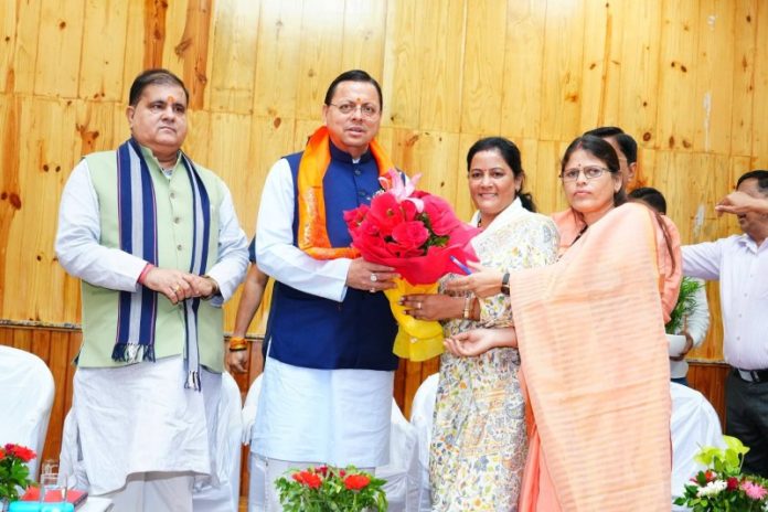 उत्तराखंड : सीएम धामी ने मुख्य सेवक सदन में जिला पंचायत अध्यक्षों एवं ब्लॉक प्रमुखों के साथ किया संवाद उत्तराखंड : सीएम धामी ने मुख्य सेवक सदन में जिला पंचायत अध्यक्षों एवं ब्लॉक प्रमुखों के साथ किया संवाद