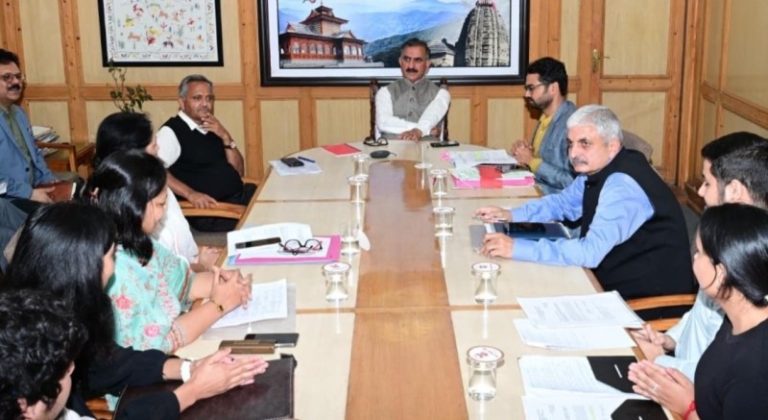 हिमाचल प्रदेश : सीएम सुखविंदर सिंह सुक्खू ने शिमला में विद्यार्थियों और स्वास्थ्य विभाग के वरिष्ठ अधिकारियों के साथ की बैठक