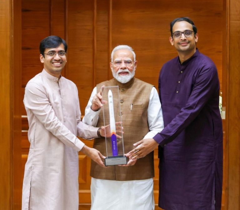 पीएम मोदी से स्काईरूट एयरोस्पेस के फाउंडर्स पवन चंदना और नागा भरत डाका ने की मुलाकात