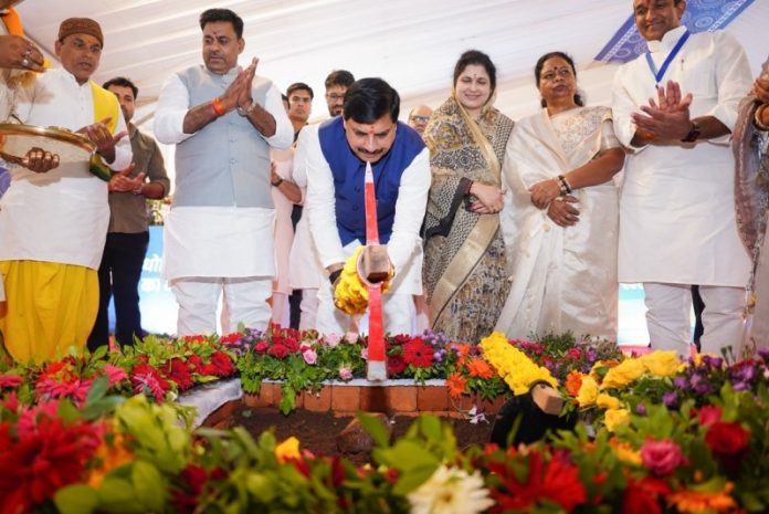भोपाल : सीएम डॉ. मोहन यादव ने सतगढ़ी में डॉ. श्यामा प्रसाद मुखर्जी स्मार्ट इंडस्ट्रियल पार्क का किया भूमिपूजन