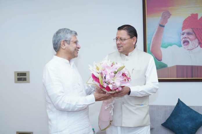 उत्तराखंड के सीएम धामी ने नई दिल्ली में केंद्रीय रेल मंत्री अश्विनी वैष्णव से की मुलाकात