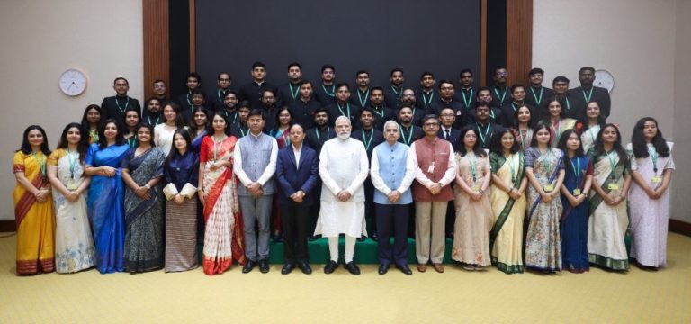 पीएम मोदी ने भारतीय विदेश सेवा के 2025 बैच के ट्रेनी अधिकारियों से बातचीत की