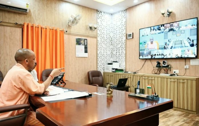 उप्र : सीएम योगी ने वीडियो कॉन्फ्रेंसिंग के माध्यम से राजस्व न्यायालयों, जनशिकायतों एवं कानून-व्यवस्था की स्थिति की समीक्षा की