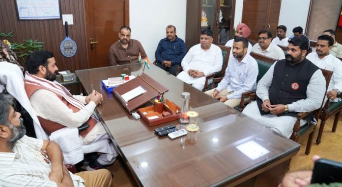हरियाणा : सीएम नायब सिंह सैनी ने पंजाब से आए भाजपा के युवा कार्यकर्ताओं से मुलाकात की और संवाद किया