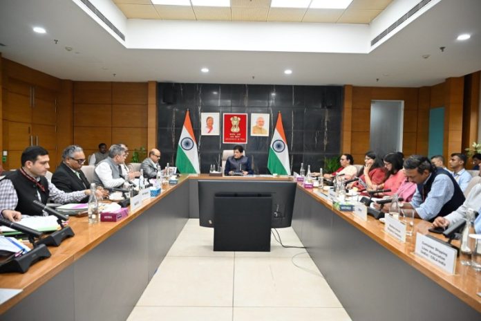 केंद्रीय मंत्री पीयूष गोयल ने शिप रीसाइक्लिंग, स्टील, शिपिंग और मैरीटाइम, तथा साइंस और टेक्नोलॉजी सेक्टर के स्टेकहोल्डर्स के साथ बैठक की