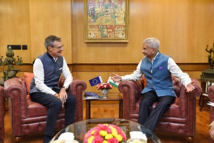 विदेश मंत्री डॉ. एस जयशंकर ने भारत में यूरोपीय संघ के निवर्तमान राजदूत हर्वे डेल्फिन के साथ विदाई बैठक की