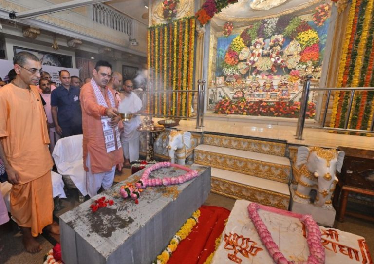 जयपुर : सीएम भजनलाल शर्मा ने गुप्त वृंदावन धाम में राधा-कृष्ण शिला का विधिवत पूजन किया