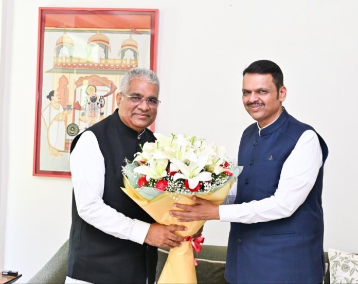 नई दिल्ली : महाराष्ट्र के मुख्यमंत्री देवेंद्र फडणवीस ने केंद्रीय मंत्री भूपेंद्र यादव से मुलाकात की