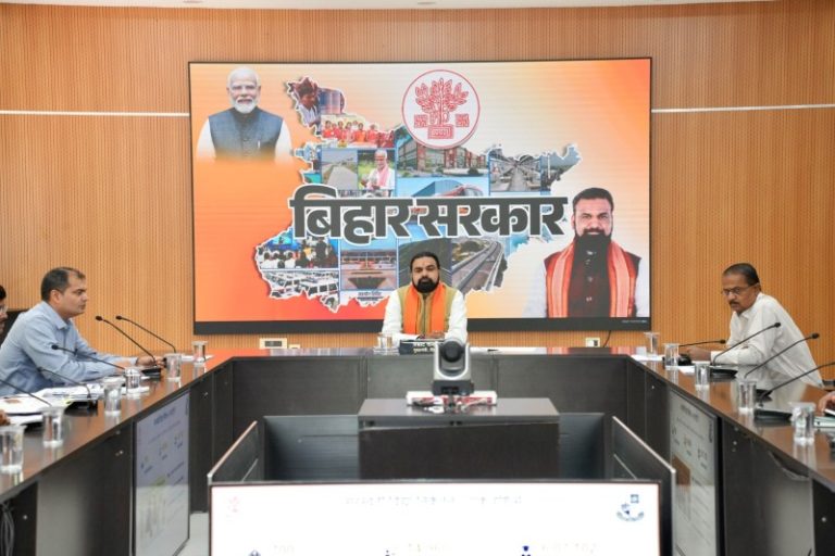 बिहार : सीएम सम्राट चौधरी ने लोक सेवक आवास स्थित ‘संकल्प सभागार’ में शिक्षा विभाग की समीक्षा बैठक की