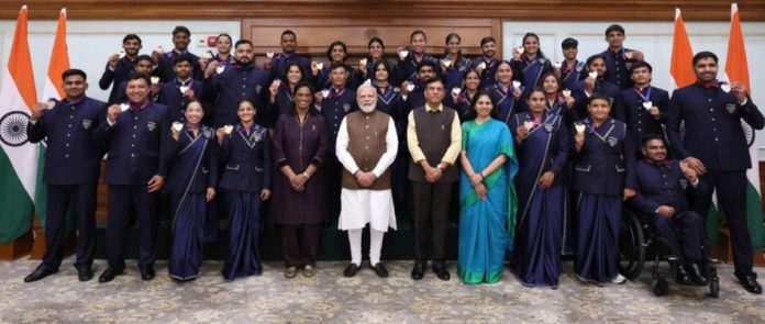 पीएम मोदी ने कॉमनवेल्थ गेम्स 2026 में शानदार प्रदर्शन करने वाले भारत के पदक विजेताओं की मेजबानी की पीएम मोदी ने कॉमनवेल्थ गेम्स 2026 में शानदार प्रदर्शन करने वाले भारत के पदक विजेताओं की मेजबानी की