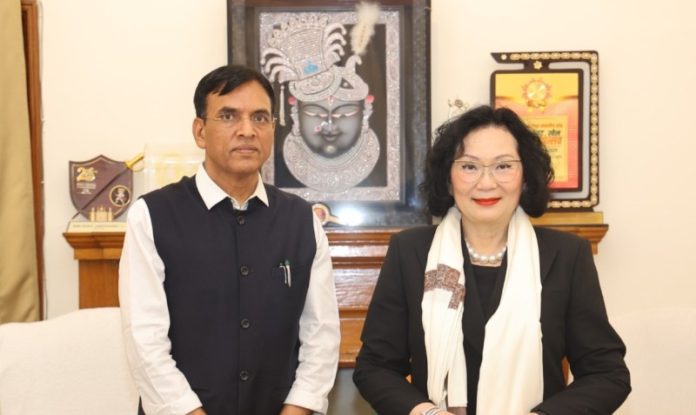 केंद्रीय मंत्री डॉ. मनसुख मांडविया ने बैडमिंटन वर्ल्ड फेडरेशन की प्रेसिडेंट खुनयिंग पटामा लीस्वाडत्राकुल से मुलाकात की