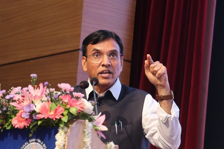 केंद्रीय मंत्री मांडविया ने मैरीटाइम लेबर फोर्स पर आयोजित पैनल में इंडस्ट्री के लीडर्स, एक्सपर्ट्स और समुद्री कर्मियों को संबोधित किया