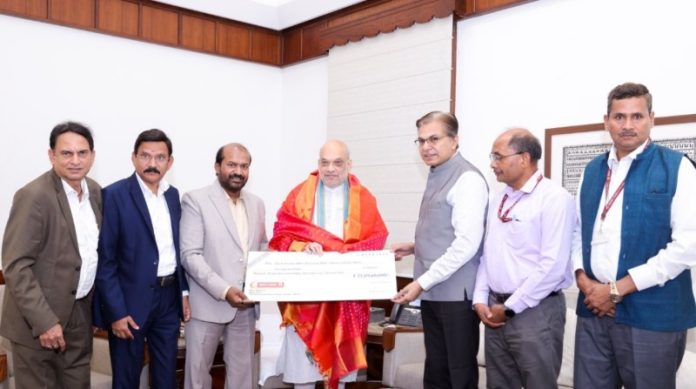केंद्रीय गृह मंत्री अमित शाह ने गृह मंत्रालय की ओर से रेपको बैंक के एक प्रतिनिधिमंडल से 22.90 करोड़ रूपए का डिविडेंड चेक प्राप्त किया केंद्रीय गृह मंत्री अमित शाह ने गृह मंत्रालय की ओर से रेपको बैंक के एक प्रतिनिधिमंडल से 22.90 करोड़ रूपए का डिविडेंड चेक प्राप्त किया