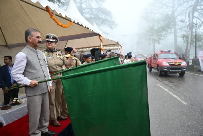 सीएम सुक्खू ने शिमला से प्रदेश के विभिन्न जिलों की अग्निशमन इकाइयों के लिए 46 नए त्वरित प्रतिक्रिया वाहनों को हरी झंडी दिखाकर रवाना किया