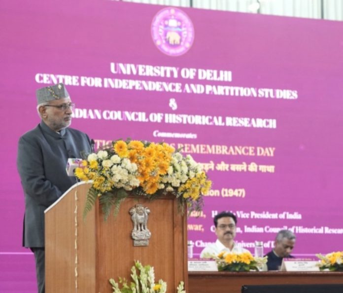 उपराष्ट्रपति सीपी राधाकृष्णन ने 'विभाजन की विभीषिका स्मृति दिवस' के मौके पर आयोजित एक राष्ट्रीय सेमिनार को संबोधित किया उपराष्ट्रपति सीपी राधाकृष्णन ने 'विभाजन की विभीषिका स्मृति दिवस' के मौके पर आयोजित एक राष्ट्रीय सेमिनार को संबोधित किया