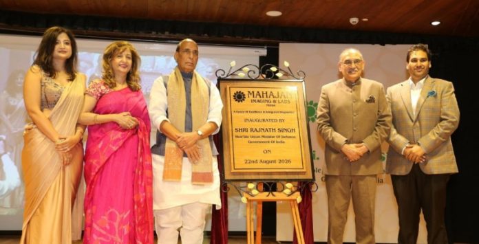 रक्षा मंत्री राजनाथ सिंह नोएडा में ‘महाजन इमेजिंग एंड लैब’ के उद्घाटन समारोह में हुए शामिल
