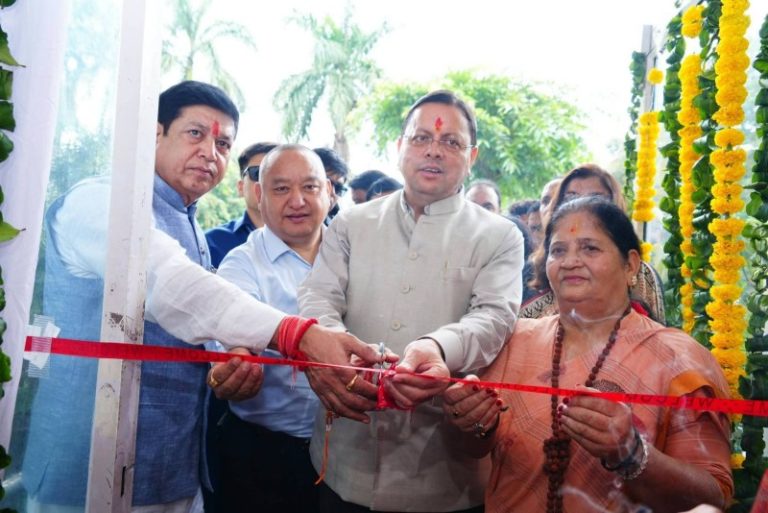 उत्तराखंड : सीएम धामी ने ‘मुख्यमंत्री सशक्त बहना उत्सव योजना’ के अंतर्गत स्वयं सहायता समूहों द्वारा लगाए गए स्टॉलों का किया शुभारंभ