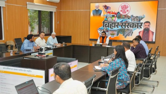 बिहार : सीएम सम्राट चौधरी ने लोक सेवक आवास स्थित ‘संकल्प’ सभागार में नगर विकास एवं आवास विभाग की समीक्षात्मक बैठक की