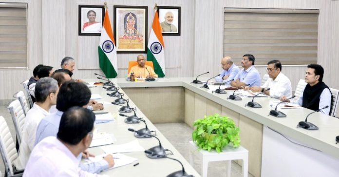 लखनऊ : सीएम योगी ने जापानी कंपनियों के निवेश एवं पर्यटन को बढ़ावा देने के लिए इन्वेस्ट यूपी तथा संबंधित विभागों के अधिकारियों के साथ बैठक की लखनऊ : सीएम योगी ने जापानी कंपनियों के निवेश एवं पर्यटन को बढ़ावा देने के लिए इन्वेस्ट यूपी तथा संबंधित विभागों के अधिकारियों के साथ बैठक की