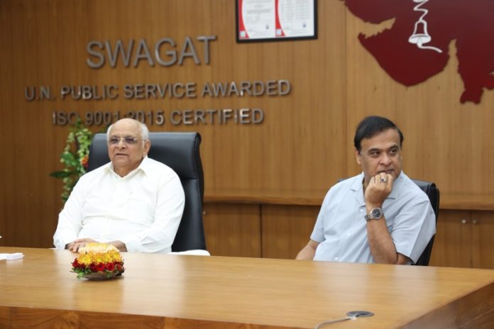 असम के मुख्यमंत्री हिमंत बिस्वा सरमा ने गांधीनगर में गुजरात की 'स्वागत' ऑनलाइन शिकायत निवारण प्रणाली का जायजा लिया असम के मुख्यमंत्री हिमंत बिस्वा सरमा ने गांधीनगर में गुजरात की 'स्वागत' ऑनलाइन शिकायत निवारण प्रणाली का जायजा लिया
