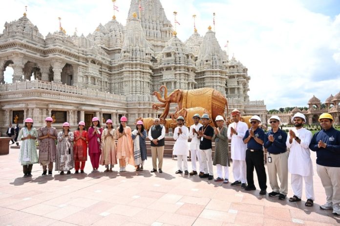 गुजरात के मुख्यमंत्री भूपेंद्र पटेल ने अमेरिका यात्रा के दौरान न्यू जर्सी स्थित बीएपीएस स्वामीनारायण अक्षरधाम का दौरा किया गुजरात के मुख्यमंत्री भूपेंद्र पटेल ने अमेरिका यात्रा के दौरान न्यू जर्सी स्थित बीएपीएस स्वामीनारायण अक्षरधाम का दौरा किया