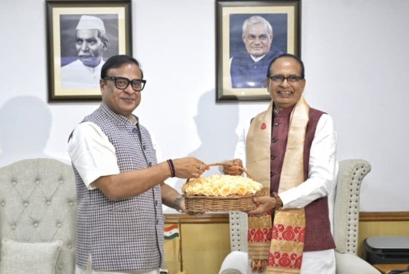 नई दिल्ली : केंद्रीय मंत्री शिवराज सिंह चौहान से असम के मुख्यमंत्री हिमंत बिस्वा सरमा ने मुलाकात की