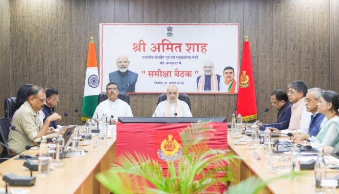 सिलीगुड़ी : केंद्रीय गृह मंत्री अमित शाह ने पश्चिम बंगाल में सुरक्षा, कानून-व्यवस्था और जनकल्याण को लेकर समीक्षा बैठक की