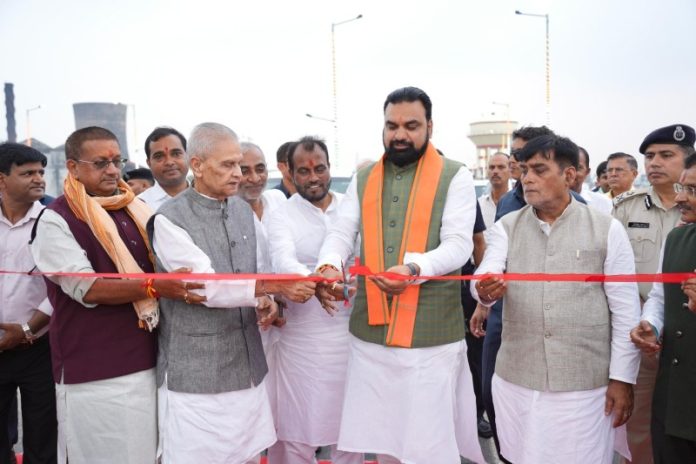सीएम चौधरी ने ₹249 करोड़ की लागत से निर्मित करबिगहिया-मीठापुर फ्लाईओवर (फेज-1) एवं मीठापुर-सिपारा एलिवेटेड पथ का लोकार्पण किया सीएम चौधरी ने ₹249 करोड़ की लागत से निर्मित करबिगहिया-मीठापुर फ्लाईओवर (फेज-1) एवं मीठापुर-सिपारा एलिवेटेड पथ का लोकार्पण किया