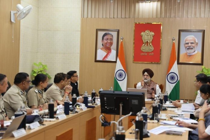 उपराज्यपाल तरनजीत सिंह संधू ने दिल्ली के पुलिस कमिश्नर और दिल्ली ट्रैफिक पुलिस के सीनियर अधिकारियों के साथ एक रिव्यू मीटिंग की उपराज्यपाल तरनजीत सिंह संधू ने दिल्ली के पुलिस कमिश्नर और दिल्ली ट्रैफिक पुलिस के सीनियर अधिकारियों के साथ एक रिव्यू मीटिंग की