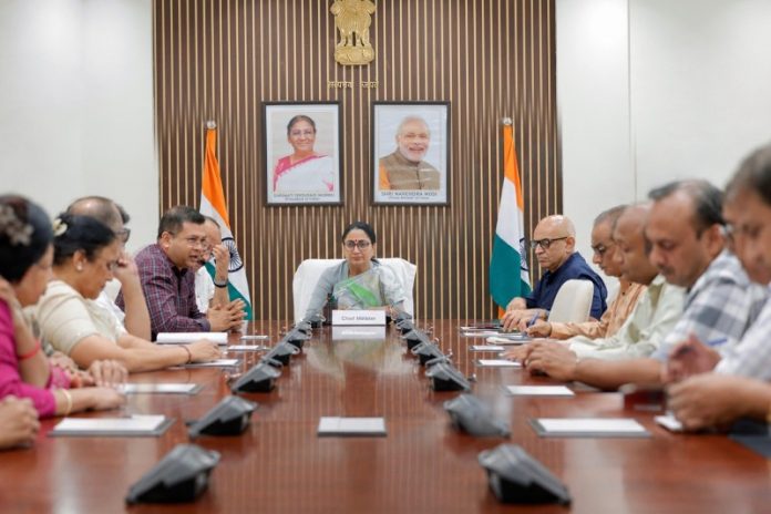 सीएम रेखा गुप्ता ने दिल्ली के स्कूलों में चल रहे एचपीवी टीकाकरण और पोक्सो जागरूकता अभियान की प्रगति की समीक्षा की सीएम रेखा गुप्ता ने दिल्ली के स्कूलों में चल रहे एचपीवी टीकाकरण और पोक्सो जागरूकता अभियान की प्रगति की समीक्षा की