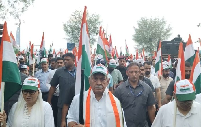 जम्मू-कश्मीर : उपराज्यपाल मनोज सिन्हा श्रीनगर में तिरंगा यात्रा में हुए शामिल