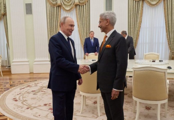 विदेश मंत्री डॉ. एस जयशंकर ने मॉस्को में रूस के राष्ट्रपति व्लादिमीर पुतिन से मुलाकात की