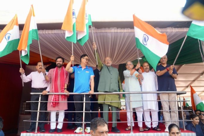 उपराष्ट्रपति सीपी राधाकृष्णन ने 'हर घर तिरंगा 2026' कार्यक्रम के तहत सांसदों के साथ एक विशेष बाइक रैली को दिखाई हरी झंडी