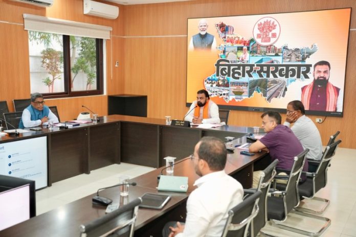 पटना : सीएम सम्राट चौधरी ने लोक सेवक आवास स्थित ‘संकल्प’ सभागार में राज्य में हवाई कनेक्टिविटी के विस्तार को लेकर समीक्षा की