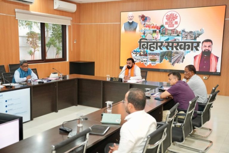 पटना : सीएम सम्राट चौधरी ने लोक सेवक आवास स्थित ‘संकल्प’ सभागार में राज्य में हवाई कनेक्टिविटी के विस्तार को लेकर समीक्षा की