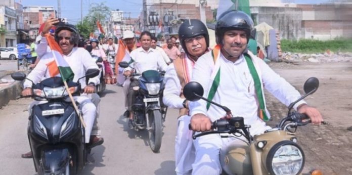 केंद्रीय मंत्री मनोहर लाल करनाल स्थित प्रेमनगर में बाइक तिरंगा यात्रा में हुए शामिल
