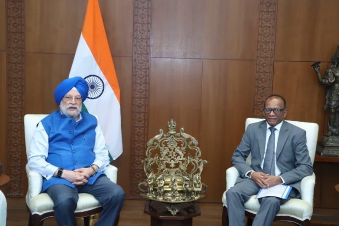 केंद्रीय मंत्री हरदीप सिंह पुरी ने श्रीलंका के ऊर्जा मंत्री अनुरा करुणातिलके से मुलाकात की