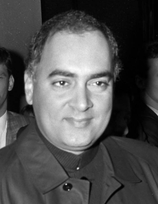पीएम मोदी और उपराष्ट्रपति सीपी राधाकृष्णन ने पूर्व प्रधानमंत्री राजीव गांधी की जयंती पर उन्हें श्रद्धांजलि अर्पित की पीएम मोदी और उपराष्ट्रपति सीपी राधाकृष्णन ने पूर्व प्रधानमंत्री राजीव गांधी की जयंती पर उन्हें श्रद्धांजलि अर्पित की