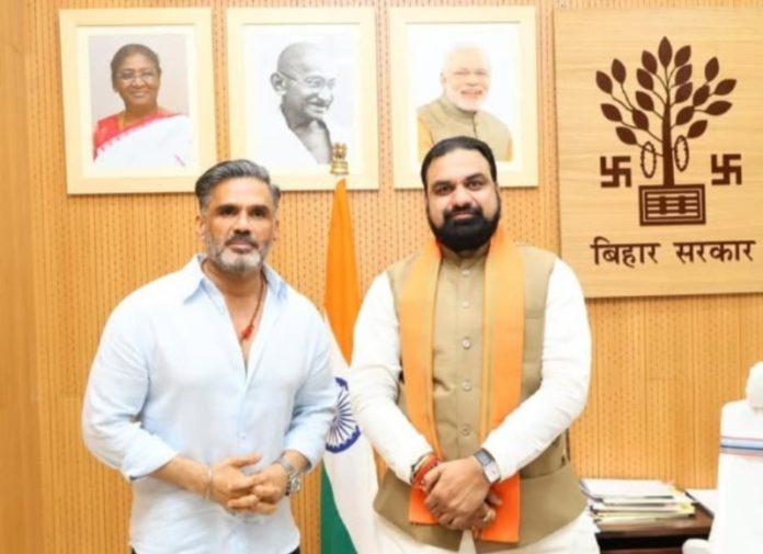 बिहार : सीएम सम्राट चौधरी से अभिनेता सुनील शेट्टी ने मुलाकात की