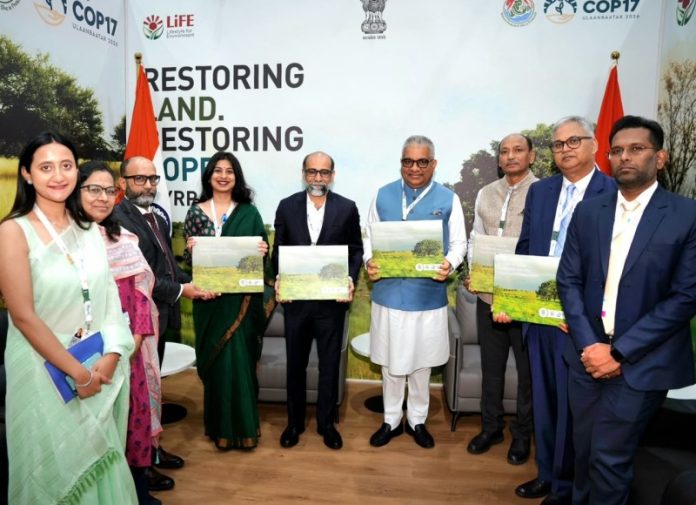 केंद्रीय मंत्री भूपेंद्र यादव ने भारत के घास के मैदानों और अन्य खुले प्राकृतिक इकोसिस्टम पर पहली गाइड के प्रकाशन से जुड़े लोगों से बातचीत की
