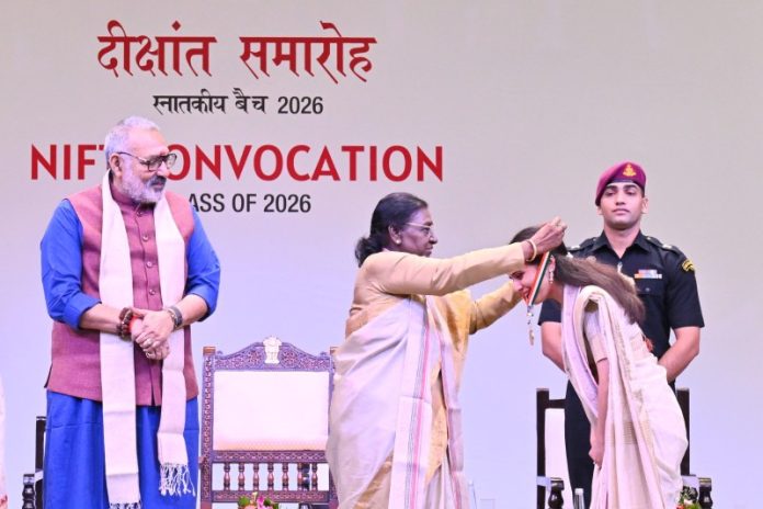 नई दिल्ली : राष्ट्रपति मुर्मू ने नेशनल इंस्टीट्यूट ऑफ फैशन टेक्नोलॉजी के 18 परिसरों के संयुक्त दीक्षांत समारोह में हिस्सा लिया
