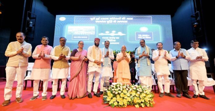 उप्र : सीएम योगी लखनऊ में ई-पॉस आधारित उचित दर विक्रेता फीडबैक प्रणाली के शुभारंभ कार्यक्रम में हुए शामिल