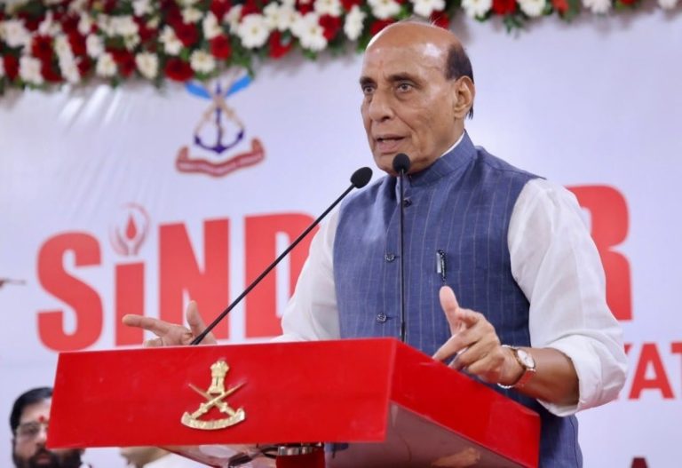 रक्षा मंत्री राजनाथ सिंह ने दिल्ली कैंट के बेस हॉस्पिटल में ‘सिंदूर महारक्तदान यात्रा’ ब्लड डोनेशन कैंप का उद्घाटन किया
