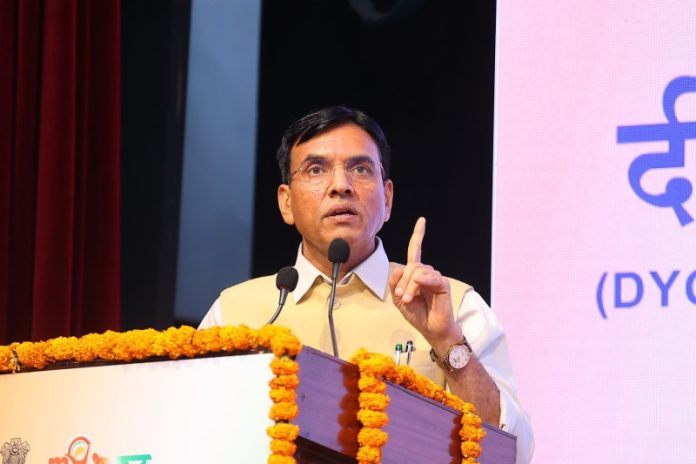 नई दिल्ली : केंद्रीय मंत्री डॉ. मनसुख मांडविया ने 'दीक्षा' इंडक्शन ट्रेनिंग कार्यक्रम को संबोधित किया