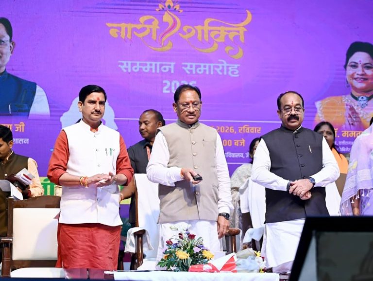 रायपुर : सीएम विष्णुदेव साय छत्तीसगढ़ महिला आयोग द्वारा आयोजित ‘नारी शक्ति सम्मान’ समारोह में हुए शामिल