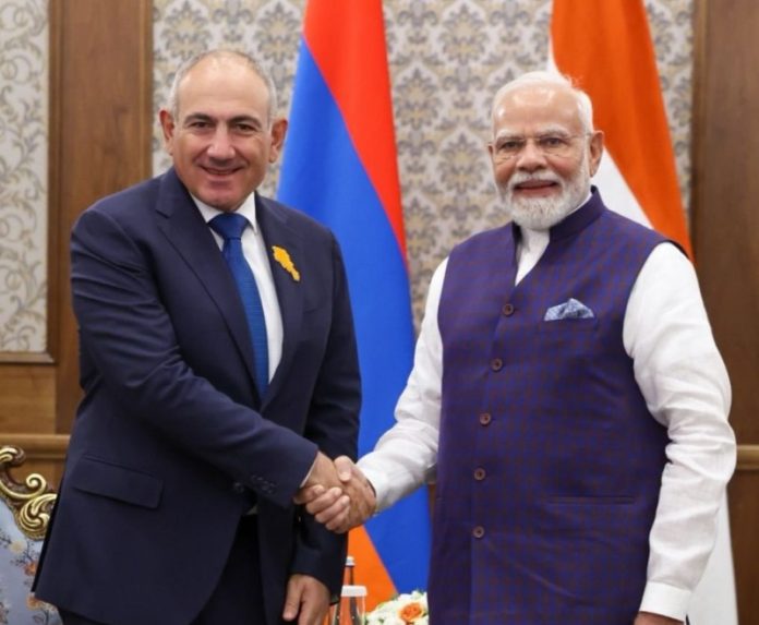 पीएम मोदी ने बिश्केक में एससीओ समिट के दौरान आर्मेनिया के पीएम निकोल पाशिनयान से मुलाकात की