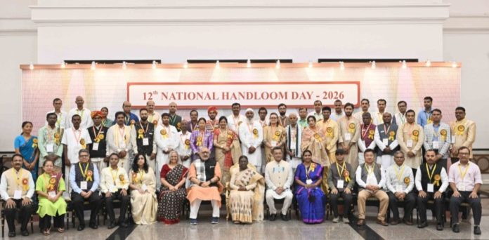 राष्ट्रपति मुर्मू ने 12वें राष्ट्रीय हथकरघा दिवस समारोह में लिया हिस्सा, संत कबीर हथकरघा पुरस्कार तथा राष्ट्रीय हथकरघा पुरस्कार 2025 प्रदान किए राष्ट्रपति मुर्मू ने 12वें राष्ट्रीय हथकरघा दिवस समारोह में लिया हिस्सा, संत कबीर हथकरघा पुरस्कार तथा राष्ट्रीय हथकरघा पुरस्कार 2025 प्रदान किए
