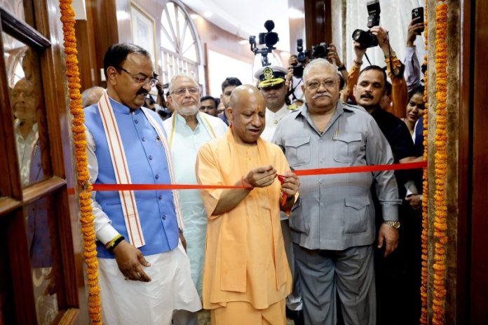 लखनऊ : सीएम योगी ने विधान परिषद मण्डप के सौंदर्यीकरण कार्य, नवीनीकृत कॉरिडोर, नवनिर्मित पॉडकास्ट स्टूडियो व डिजिटल लाइब्रेरी का उद्घाटन किया