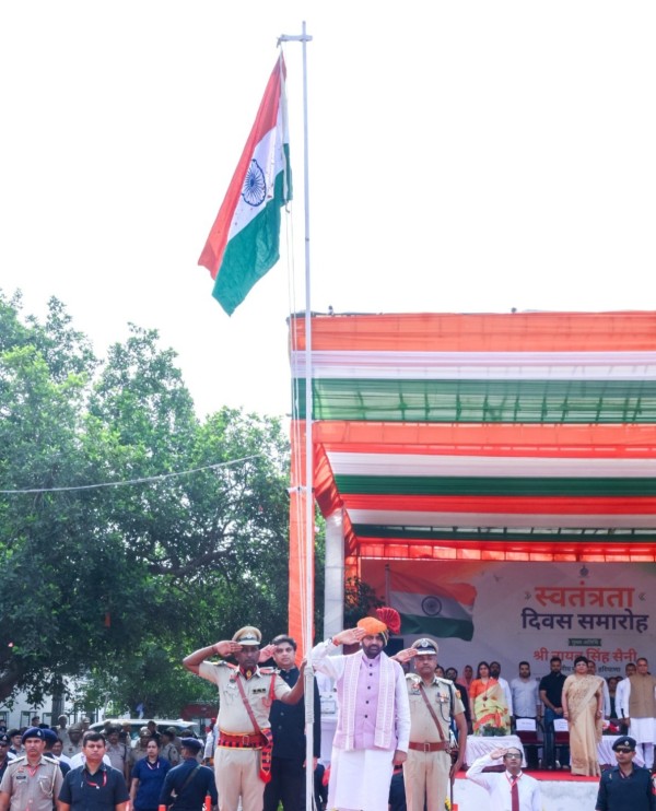 हरियाणा : सीएम नायब सिंह सैनी ने 80वें स्वतंत्रता दिवस के अवसर पर हाँसी में ध्वजारोहण किया हरियाणा : सीएम नायब सिंह सैनी ने 80वें स्वतंत्रता दिवस के अवसर पर हाँसी में ध्वजारोहण किया