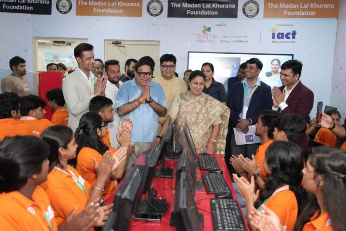 दिल्ली : सीएम रेखा गुप्ता ने मोती नगर में 'जन कौशल केंद्र' और 'स्वयं स्वास्थ्य केंद्र' का उद्घाटन किया
